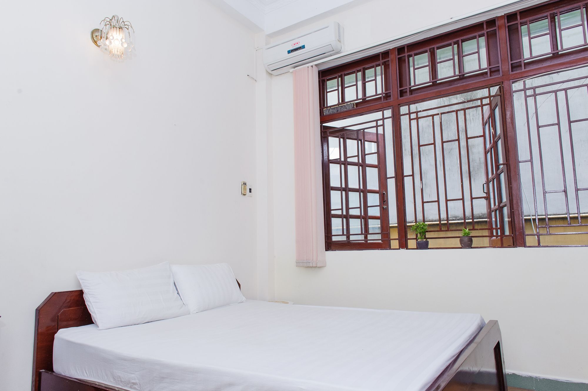 Khách sạn Linh Homes For Expat 2*